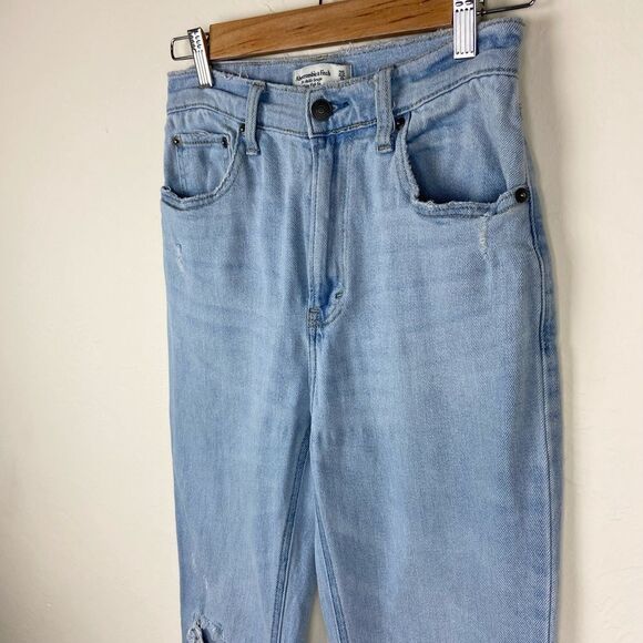 Abercrombie & Fitch Ankle Straight Ultra High-Rise Curve Love Distressed Jeans - Picture 3 of 8